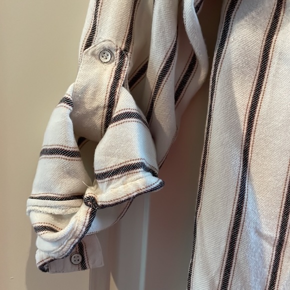 Button front blouse - Picture 5 of 6